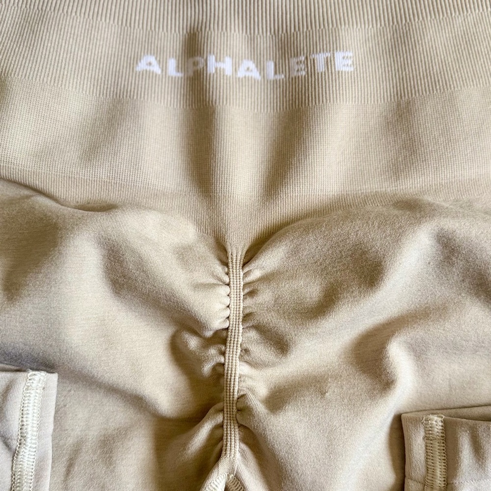 Alphalete Amplify legging in color Hazelnut size M